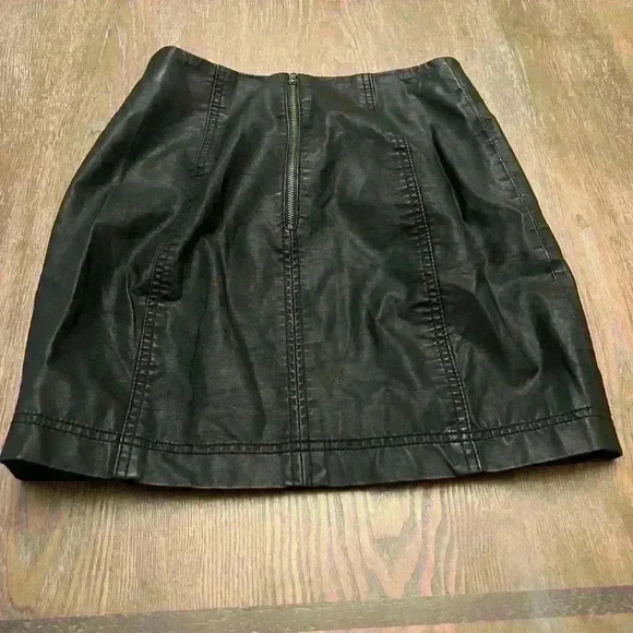 Free People Size 0 black skirt - Picture 4 of 6